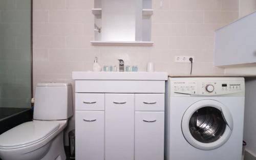City Center Charm Family Apartment By Wehost