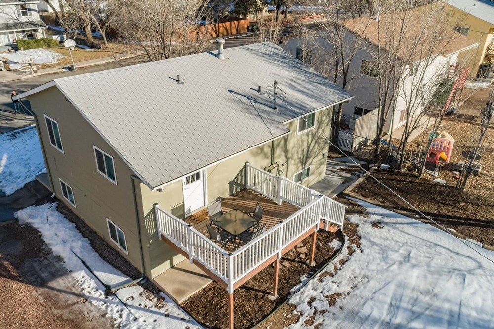 2BR Aptmt Parks Private Deck Mountain Views - photo 31