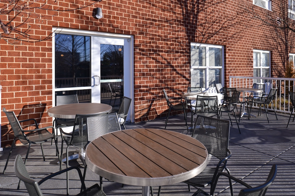 Holiday Inn Express St. Louis West O'Fallon by IHG - photo 47