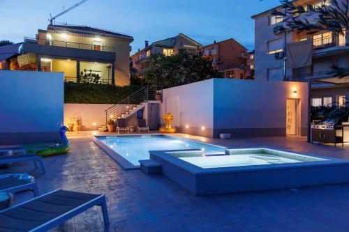 Fantastic House — 4-Star Luxury Hotel in Podstrana, Croatia