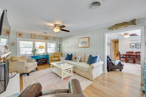 Beachy Wilmington Home 6 Mi to Riverwalk and Dtwn — 4-Star Luxury Hotel in Wilmington, United States