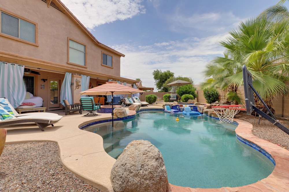 Maricopa Desert Oasis Fenced Yard with Hot Tub — hotel in Maricopa