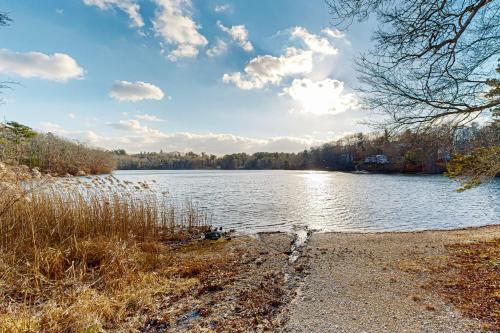 Pond View Getaway — Sandwich — photo 2