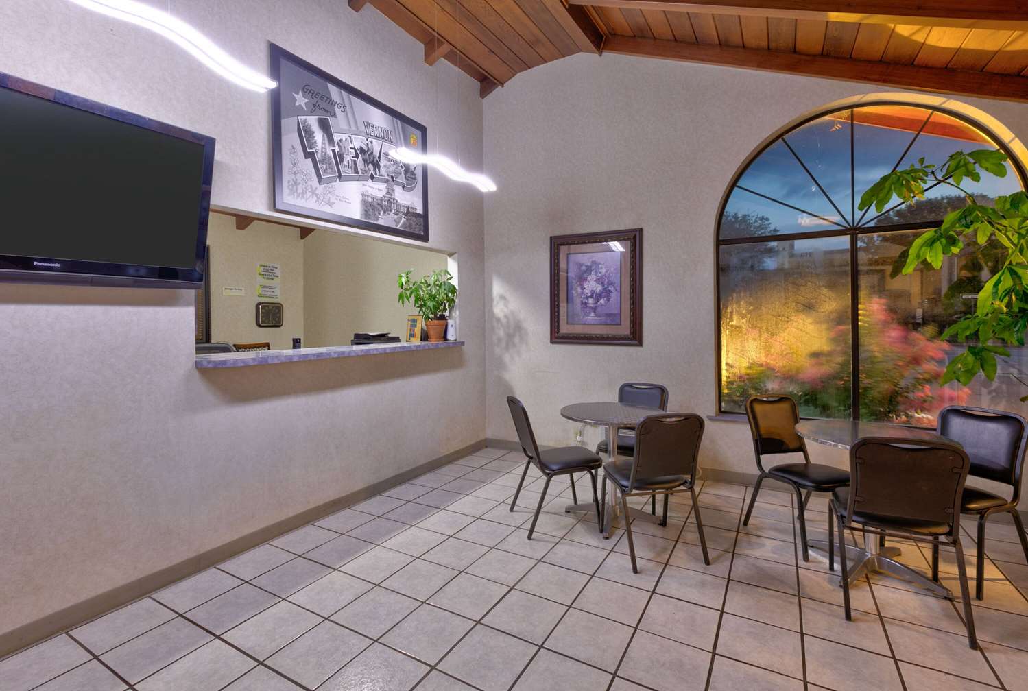 Super 8 By Wyndham Vernon - photo 22
