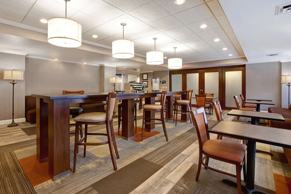 Hampton Inn Ft. Wayne Southwest - photo 41