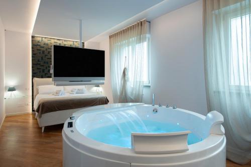 Bed&Dreams con Jacuzzi — 4-Star Luxury Hotel in Bergamo, Italy
