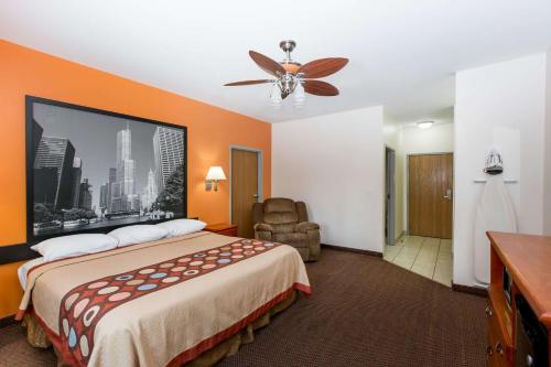 Super 8 by Wyndham Salina - photo 8