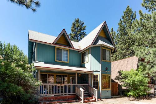 Idle Hours Inn 1945 by Big Bear Vacations