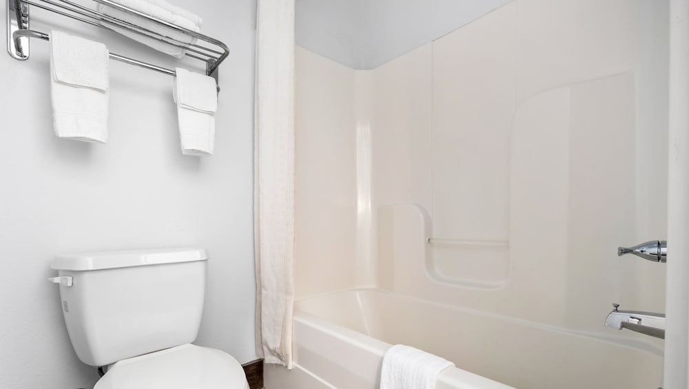 Belmont Inn and Suites - photo 28