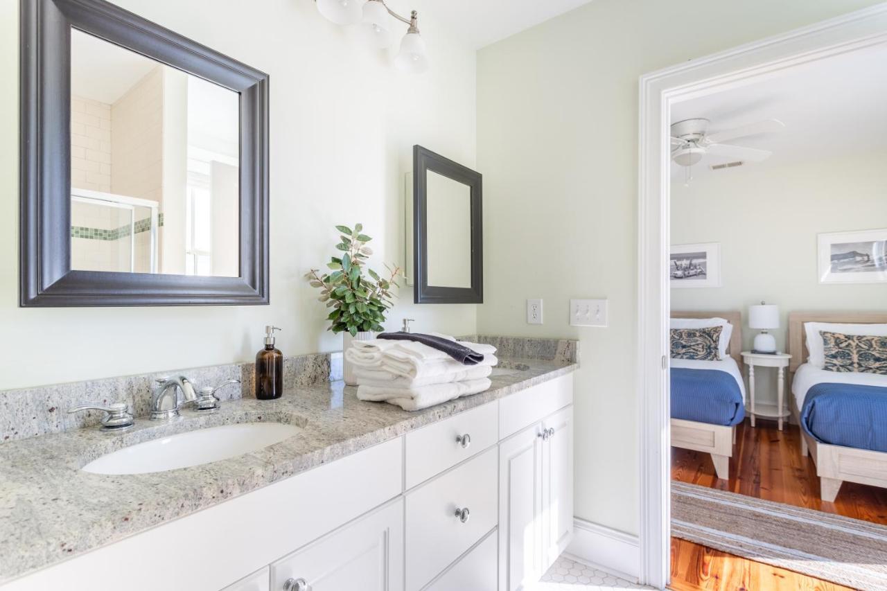 Sea Shell by Avantstay Breezy Beachside Getaway w Rooftop Deck & 6 BRs - photo 22