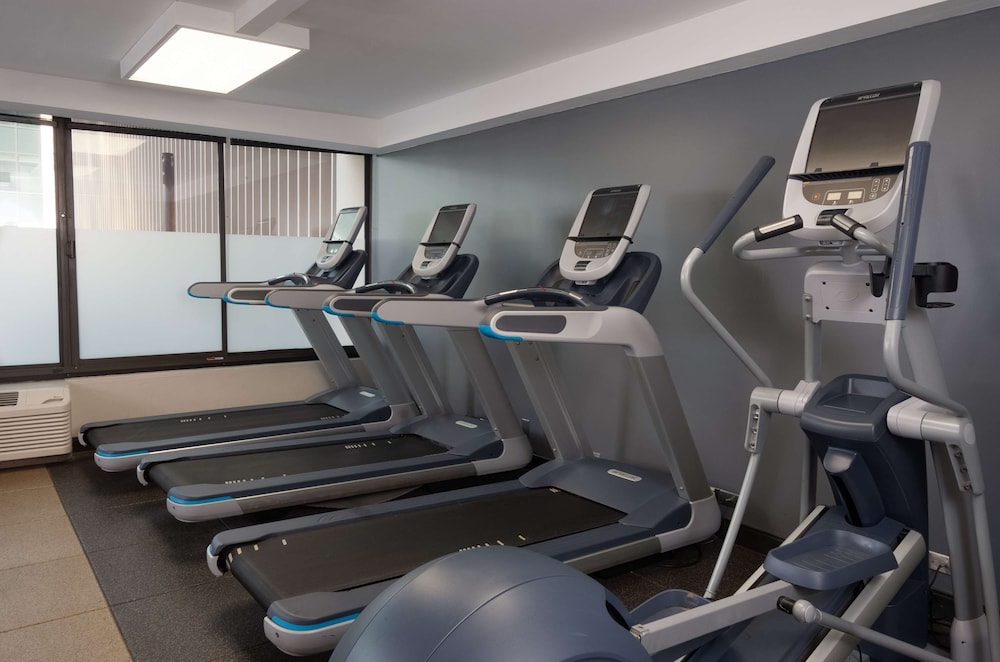 DoubleTree by Hilton Hotel Cleveland Downtown Lakeside - photo 23