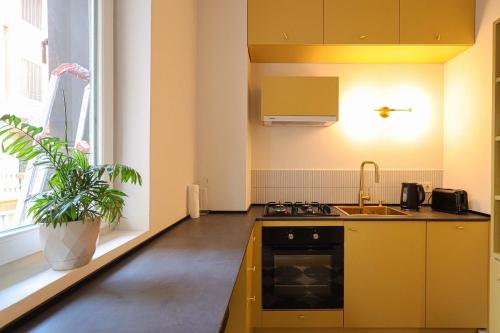Modern Central Apt Near Stamba By Wehost