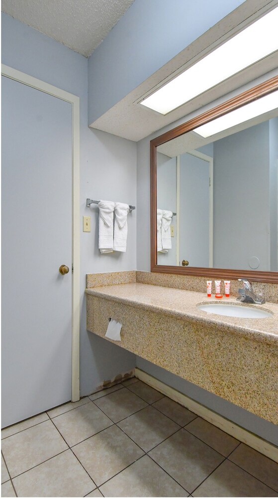 OYO Hotel Texarkana Trinity AR Hwy I 30 - photo 22
