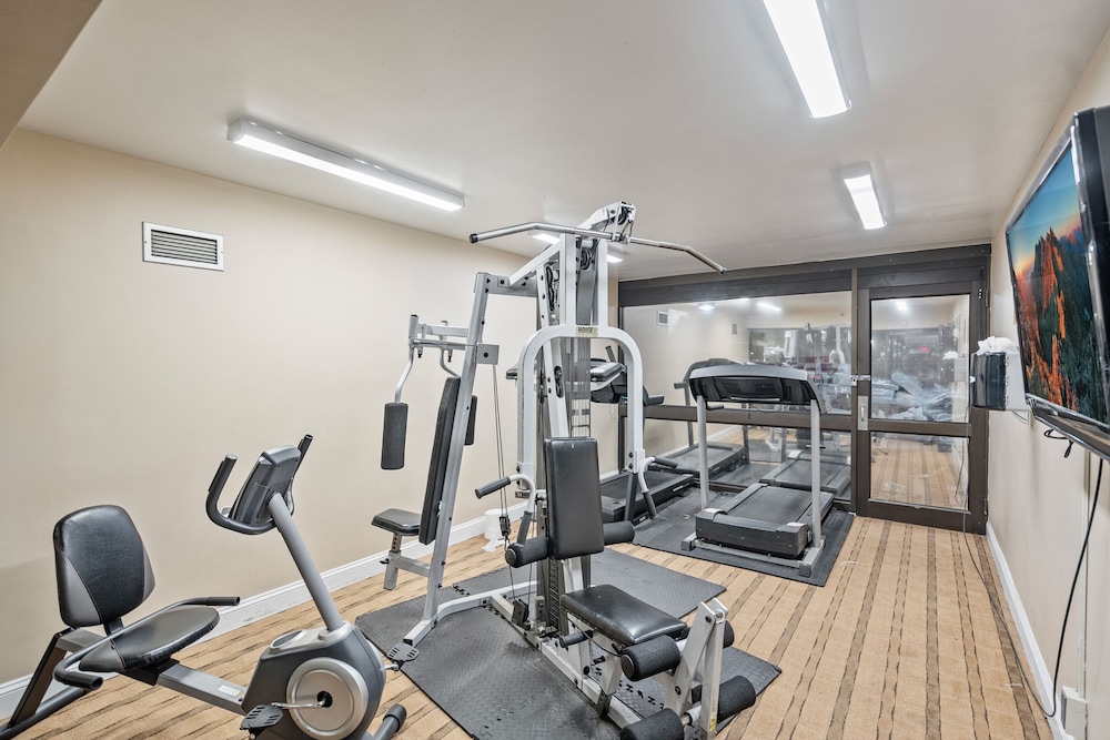 Coratel Plus Suites Wichita West Airport - photo 24