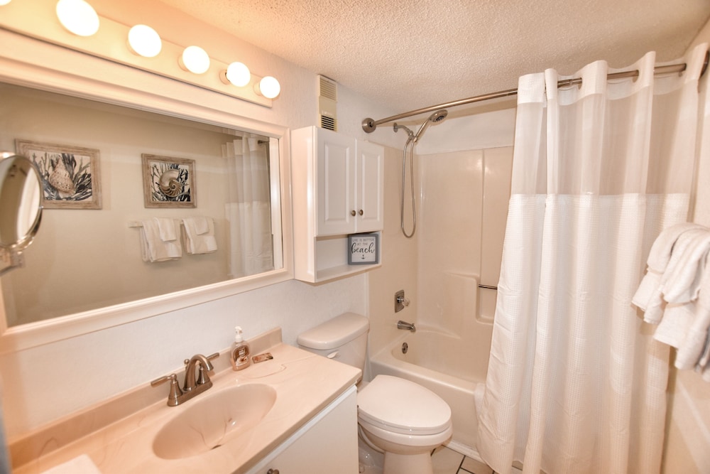 0704 Waters Edge Resort 1 Bedroom Condo by RedAwning - photo 15