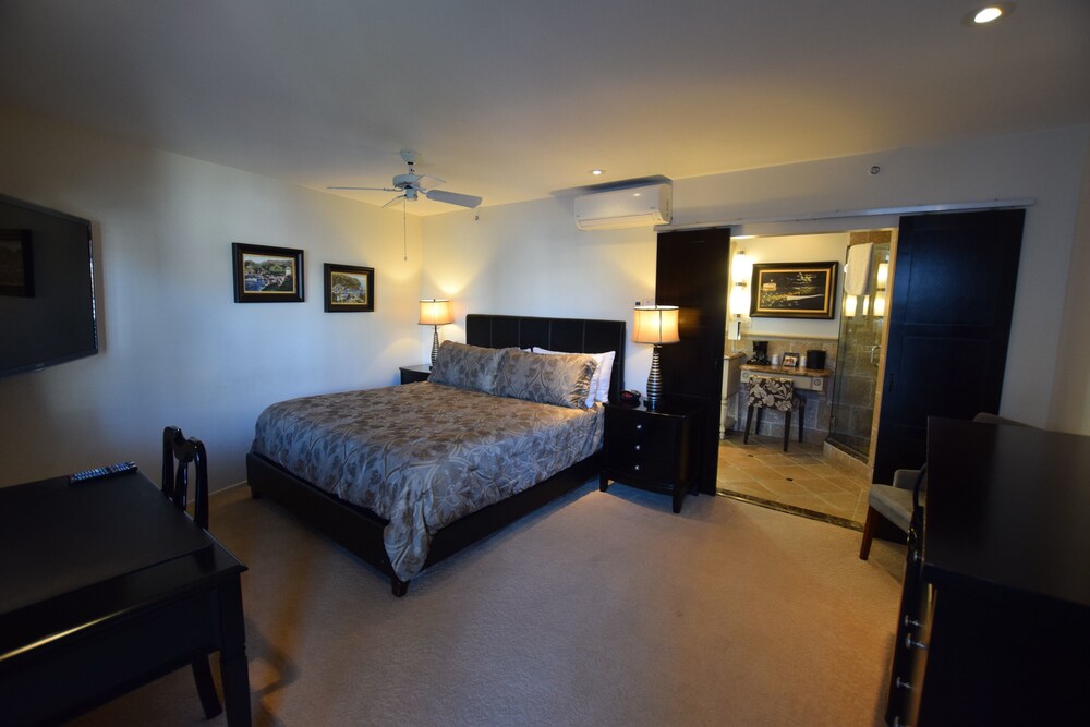 Catalina Courtyard Suites - photo 21