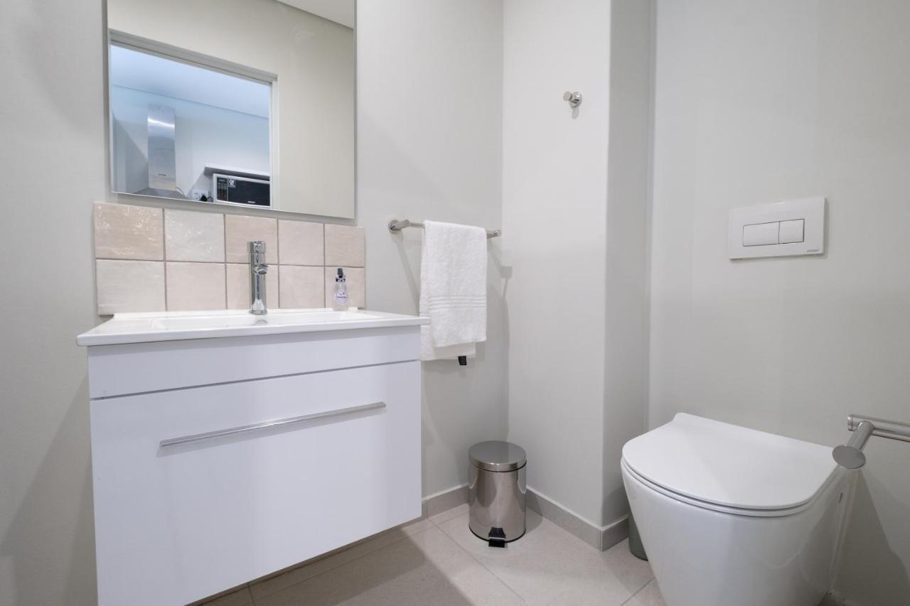 The Rose 104: Modern Studio in Heart of the City