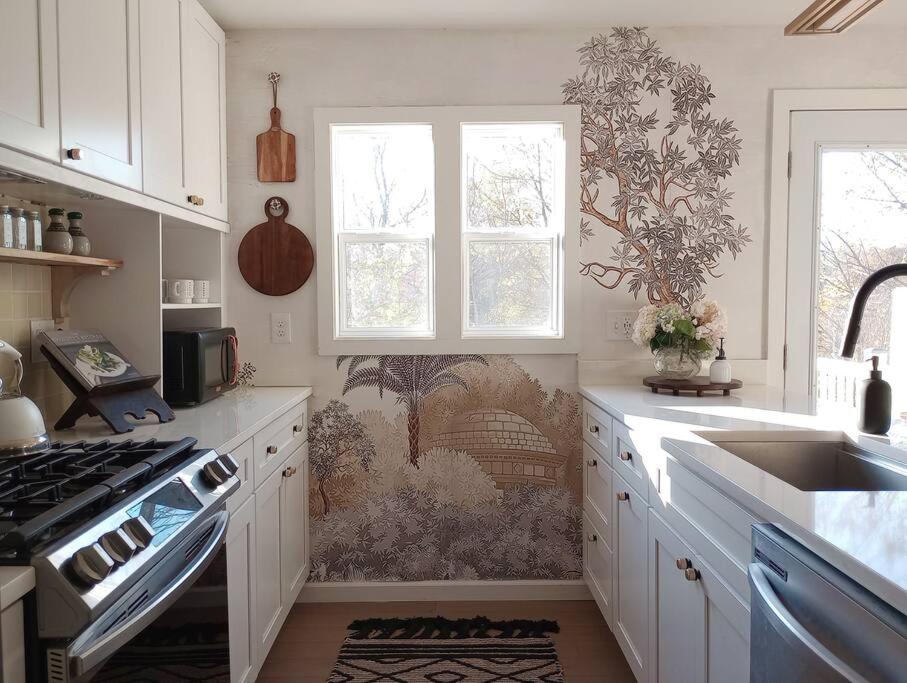 Charming Family Home Sleeps 8 near DC Historic Old Town VA & National Harbor — 4-Star Luxury Hotel in Alexandria, United States