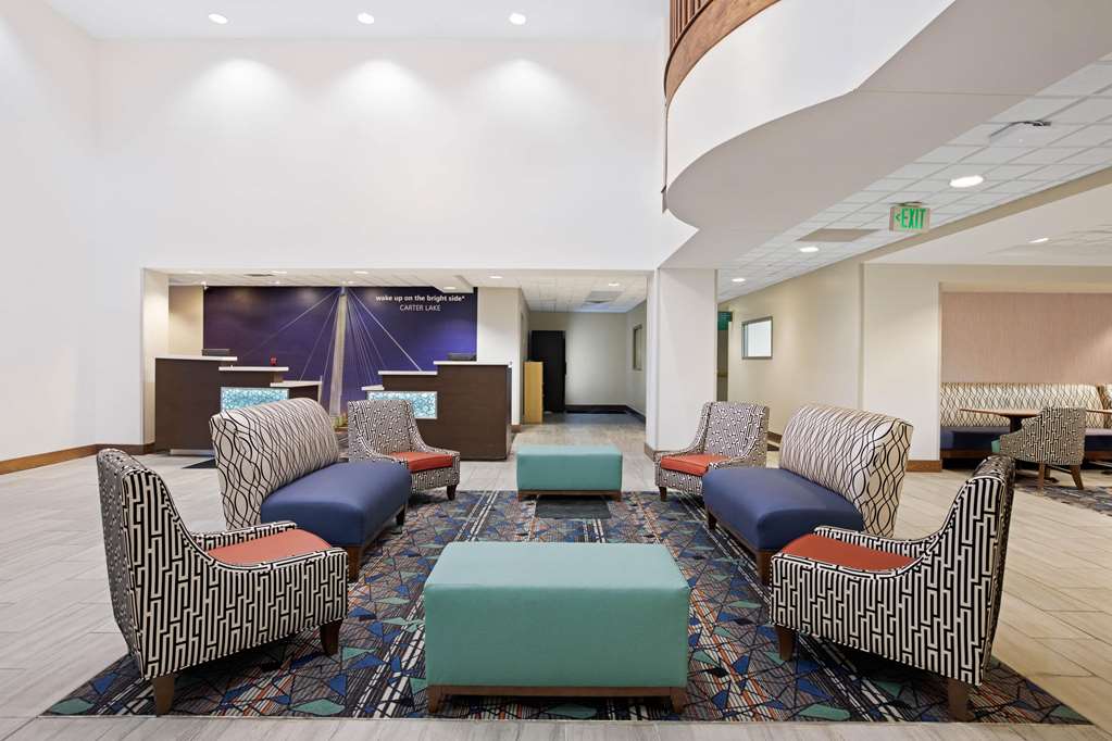 La Quinta Inn & Suites by Wyndham Omaha Airport Downtown - photo 10