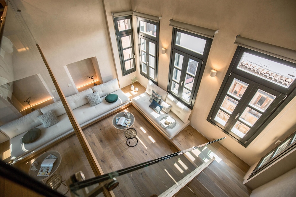 J&G Suites - carbon neutral hotel in Chania