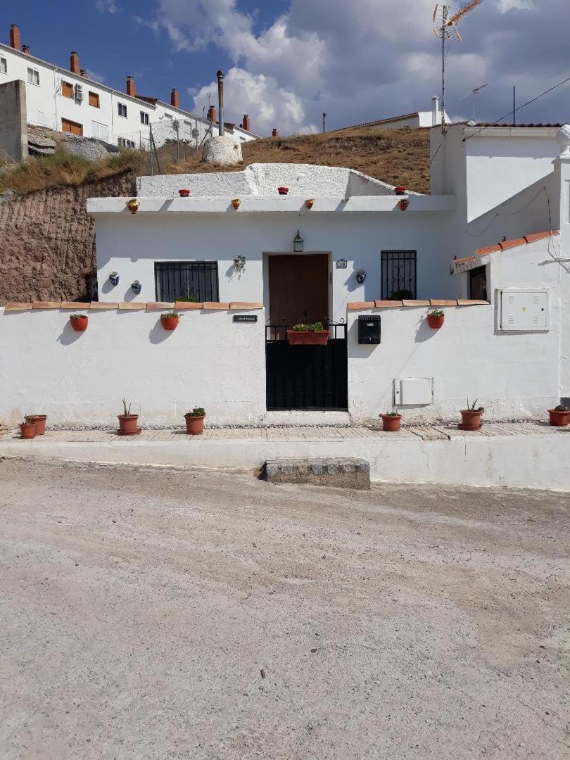 The Welcome Cave — hotel in Freila