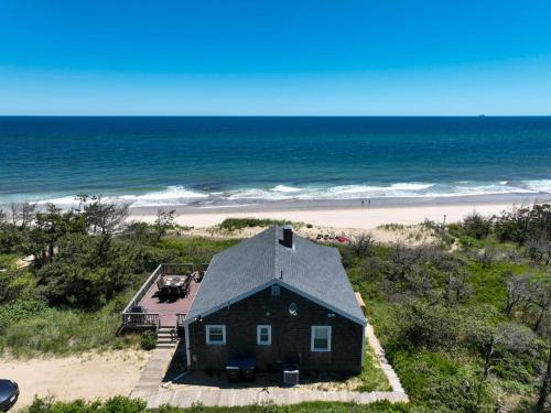 Stunning Waterfront Views Beach Steps Away — Wellfleet