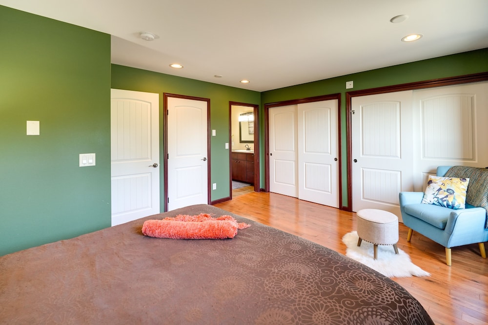 Waterfront Birch Bay Rental Walk to Beach — 4-Star Luxury Hotel in Blaine, United States