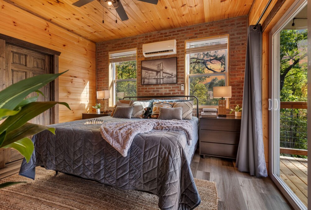 Tranquil Mountain Getaway By Ghosal Luxury Lodging - photo 2