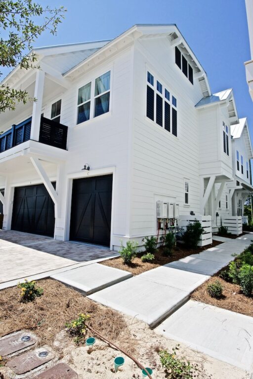 Steps to the Resort Style Pool & Across From The Big Chill - photo 2