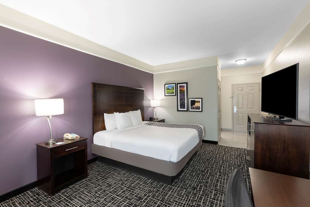 La Quinta Inn & Suites by Wyndham Port Lavaca - photo 20