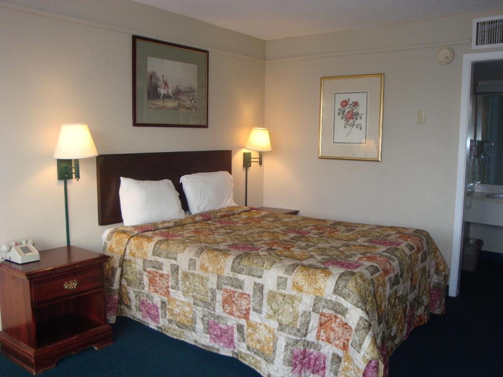 Rodeway Inn Asheboro - photo 8