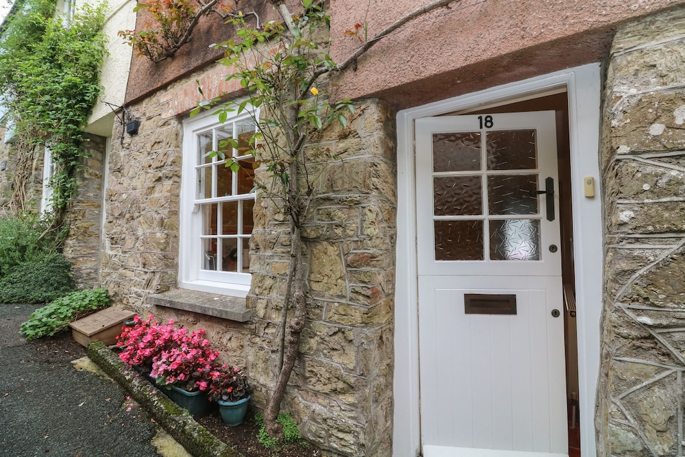 18 Robinsons Row in Salcombe, United Kingdom