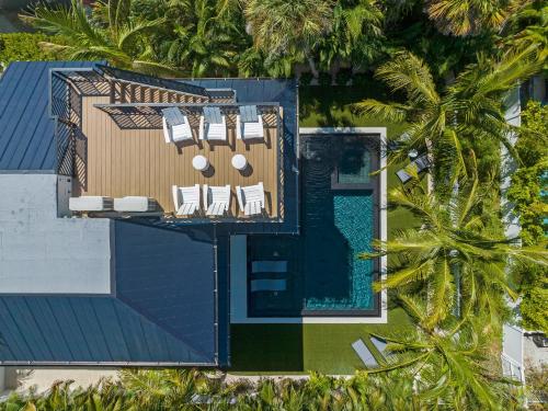 The Black Pearl - carbon neutral hotel in Holmes Beach
