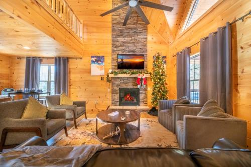 Smoky Ridge Retreat By Avada Properties — 4-Star Luxury Hotel in Sevierville, United States