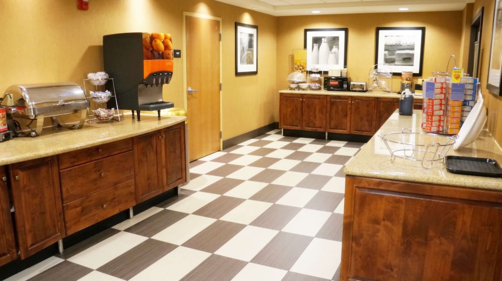 Hampton Inn & Suites Kingman - photo 28