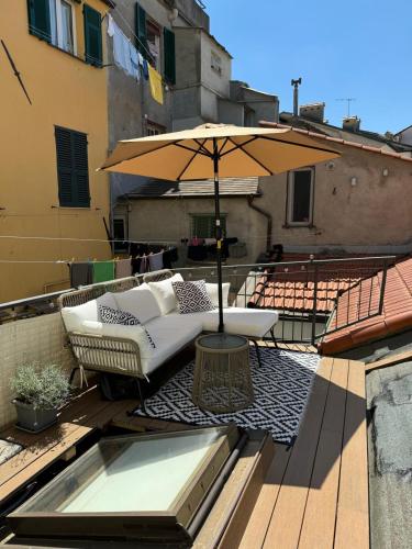 Terrazza sui tetti a un passo dal mare — 4-Star Luxury Hotel in Albisola Marina, Italy