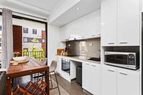 Charming Studio in Subiaco with FREE WiFi and Parking — 4-Star Luxury Hotel in Perth, Australia