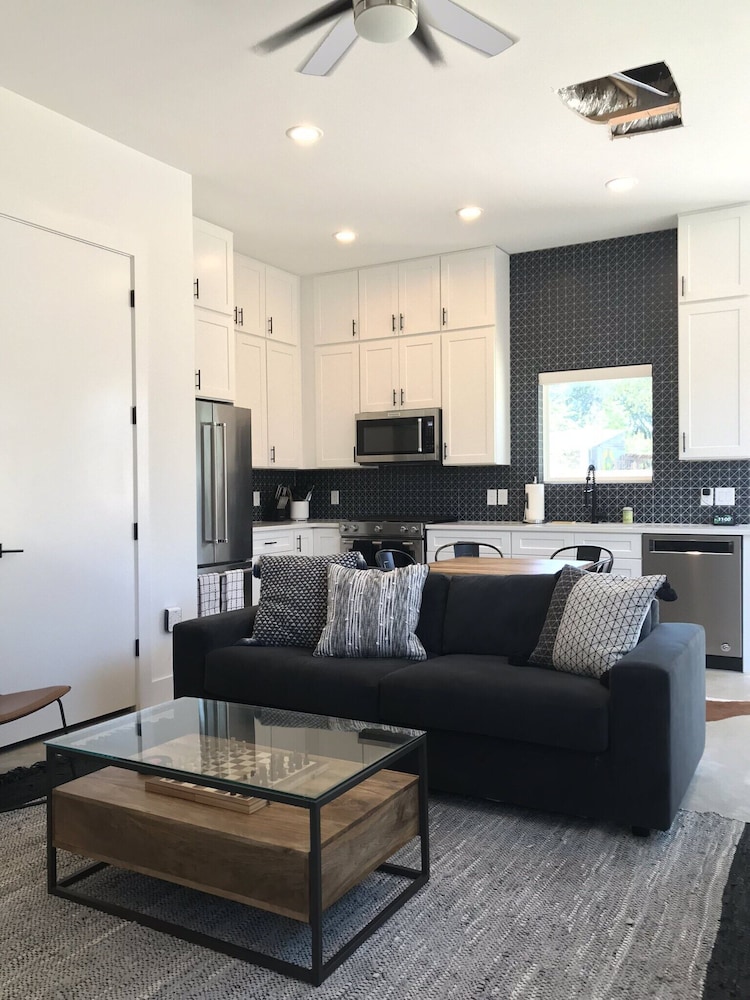 The Zen Den - carbon neutral hotel in Austin