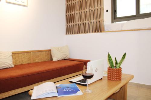 Aris Petralona — 4-Star Luxury Hotel in Athens, Greece