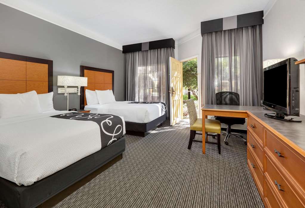 La Quinta Inn & Suites by Wyndham Dallas Addison Galleria - photo 17