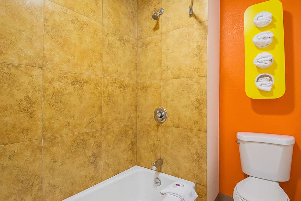 Motel 6 Lost Hills CA - photo 20