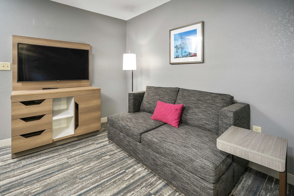 Hampton Inn Wilson Downtown - photo 26