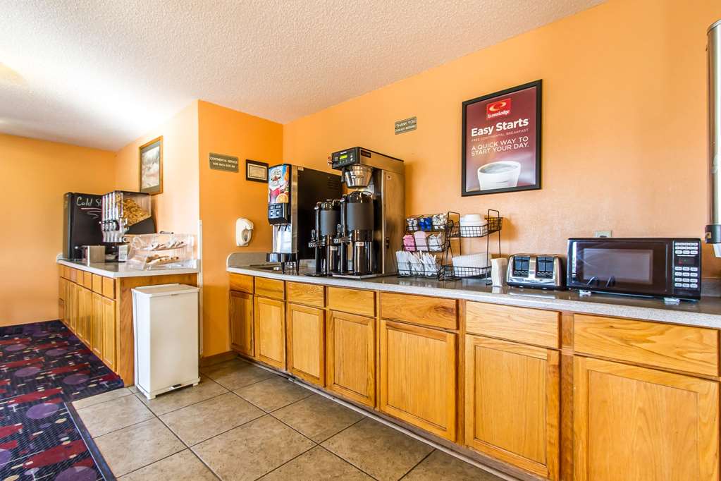 Econo Lodge Inn & Suites Pekin Peoria Area - photo 32