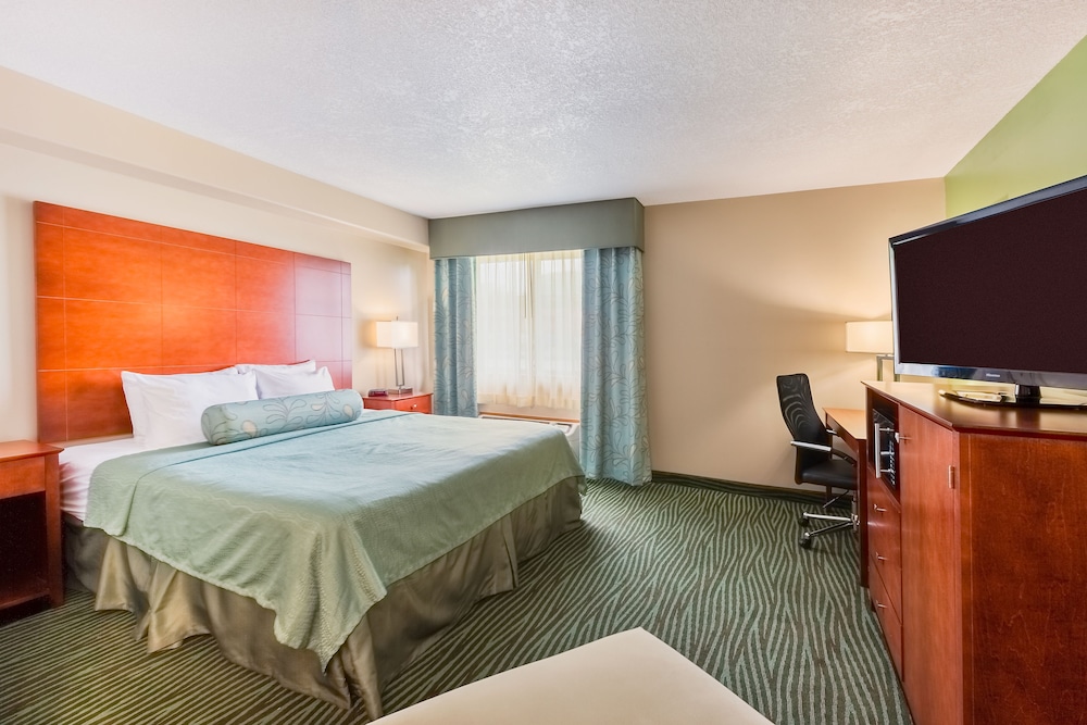 AmericInn by Wyndham Des Moines Airport - photo 10
