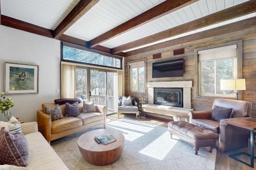 Remodeled Mountain View Escape in Avon, United States