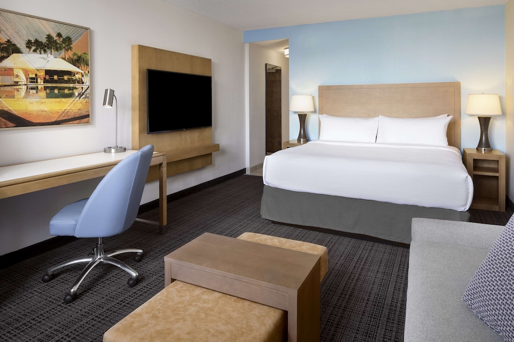 Embassy Suites by Hilton Tampa Airport Westshore - photo 21