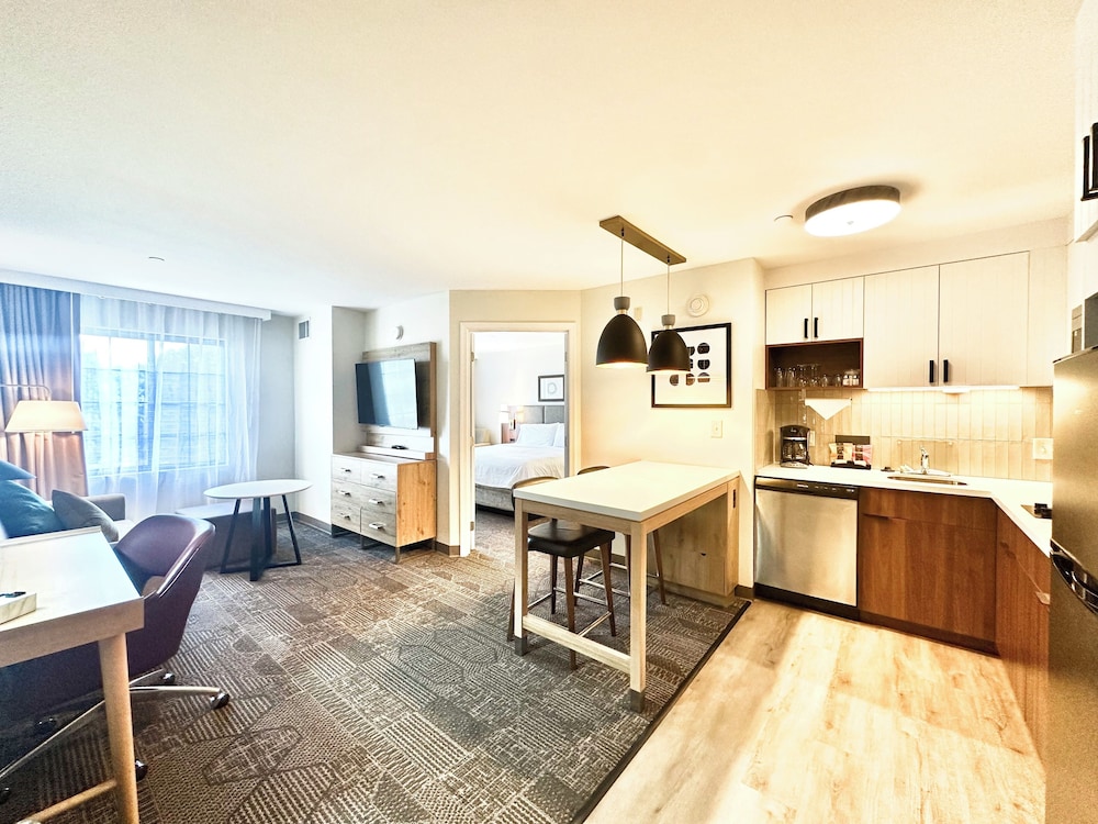Staybridge Suites East Stroudsburg Poconos by IHG - photo 4