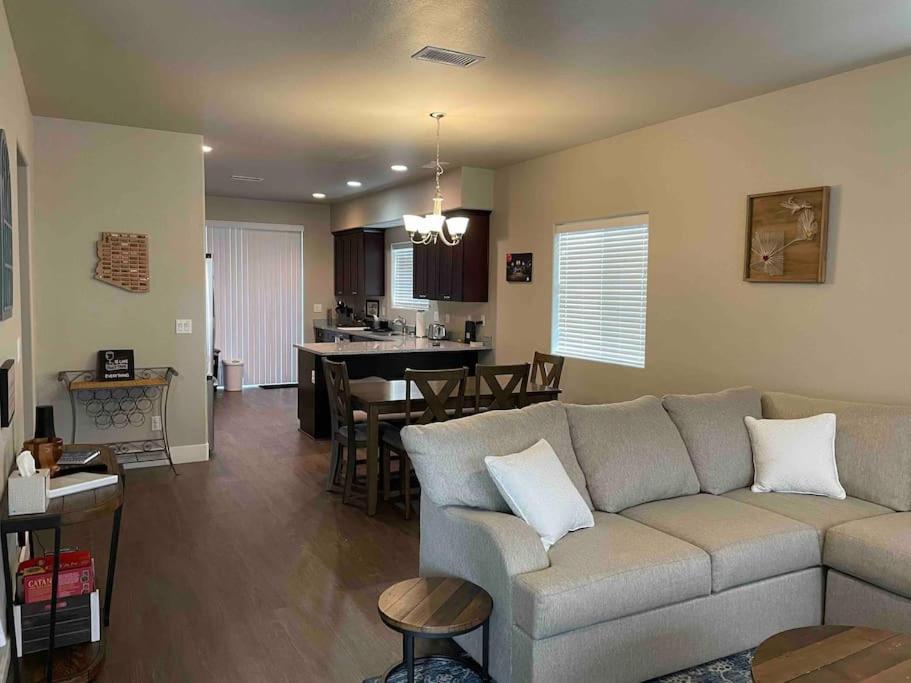 Family friendly 4 bdrm 3.5 bath w guest suite — 4-Star Luxury Hotel in Flagstaff, United States