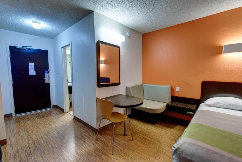 Executive Inn & Suites Hobby - photo 7