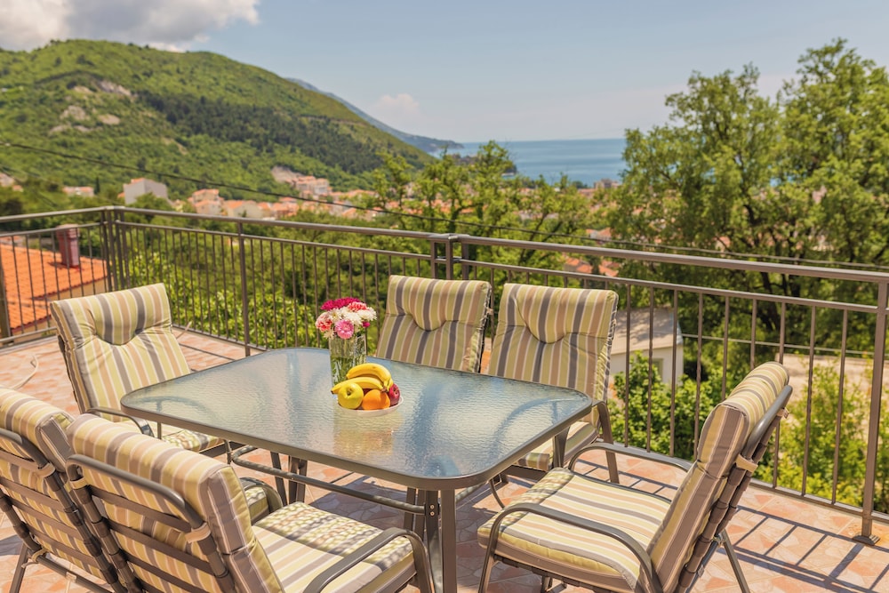 Villa Sunny Hill — 4-Star Luxury Hotel in Budva, Montenegro